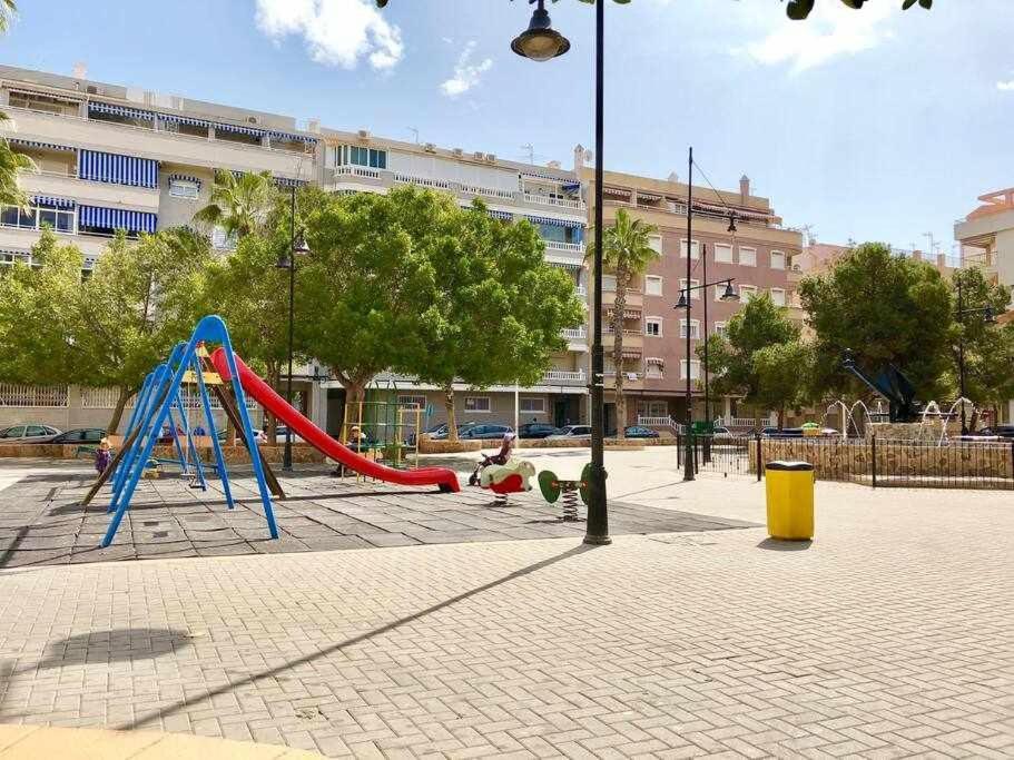 Apartamento Pink Sweet Home Torrevieja Eksteriør bilde